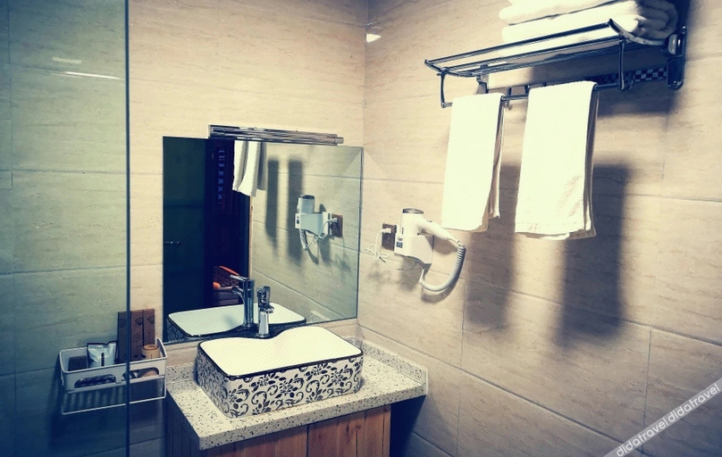 Bathroom 3, Canaan Hotel, Datong