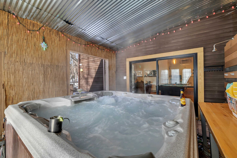 Room 5, Waterfall Views Hot Tub Game Room Dog Friendly, Pike