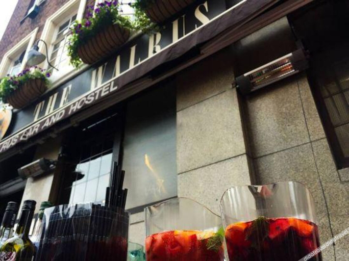 Food & Drinks 5, The Walrus Bar and Hostel, London