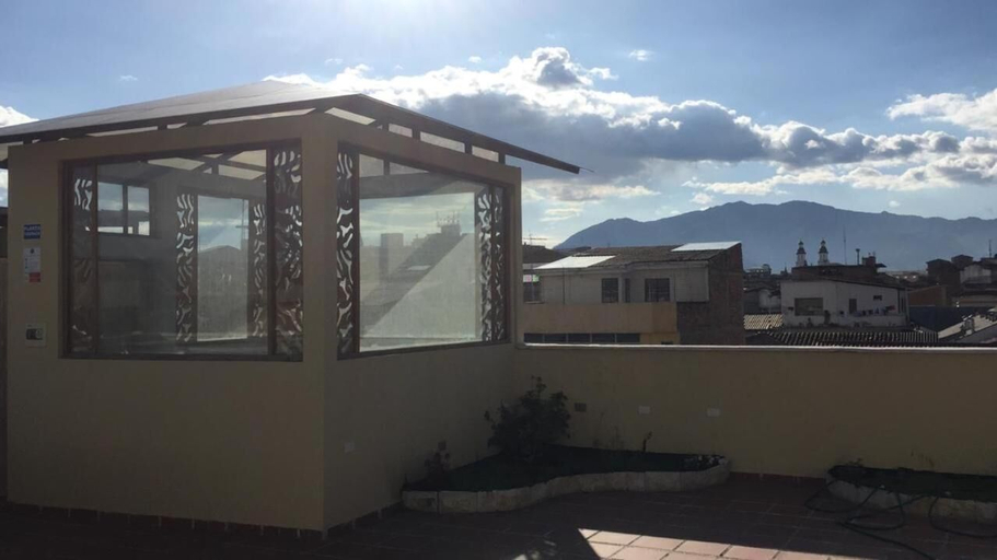 Exterior & Views