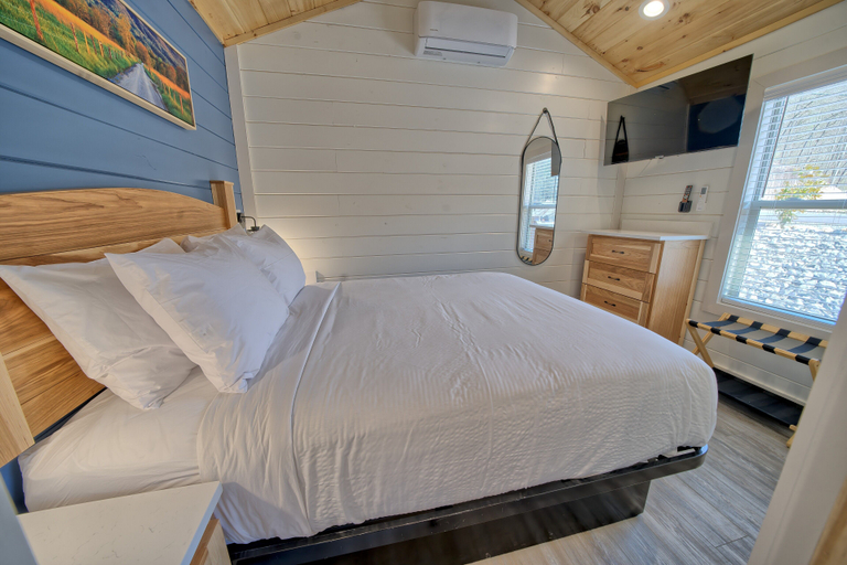 Bedroom 2, Dudley Creek RV Resort, Sevier