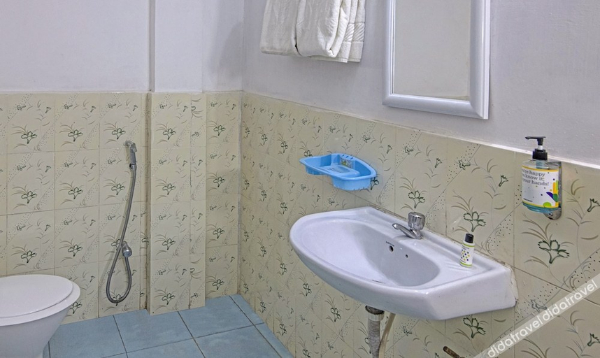 Bathroom, Treebo Omega Stay Inn, East Khasi Hills