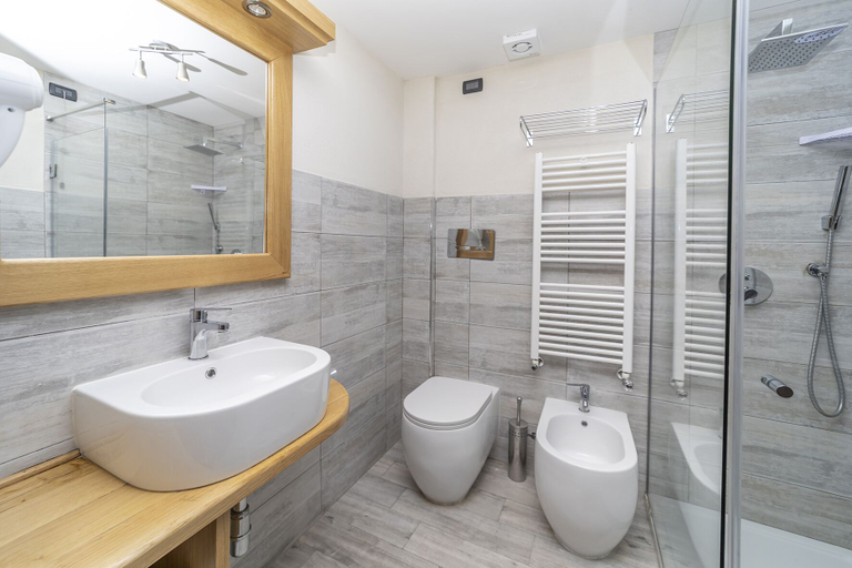 Bathroom, Hotel du Col, Torino
