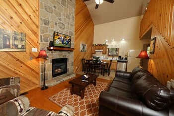 Living Room 4, Divine Escape - Two Bedroom Chalet, Sevier