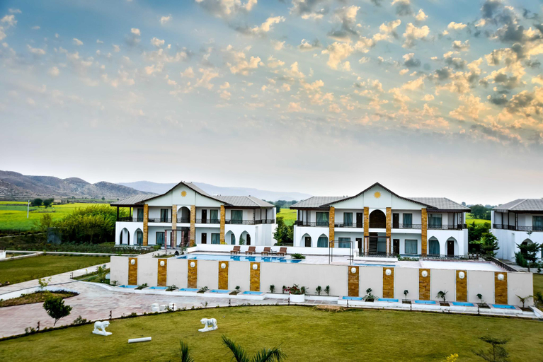 Exterior & Views