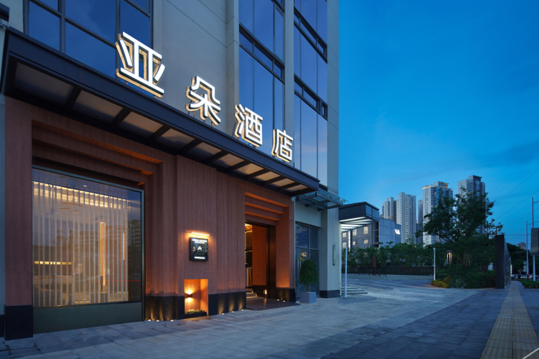 Exterior & Views