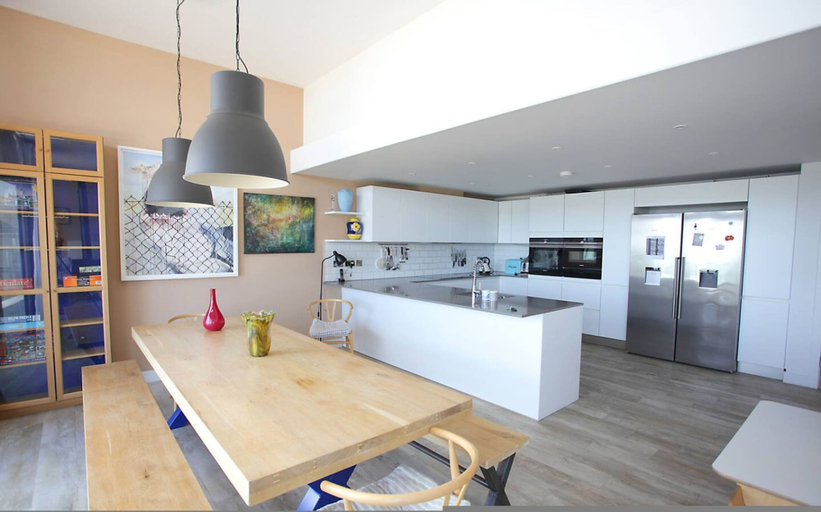 Room 5, Beachfront Penthouse 4 Bedroom in Hythe, Kent