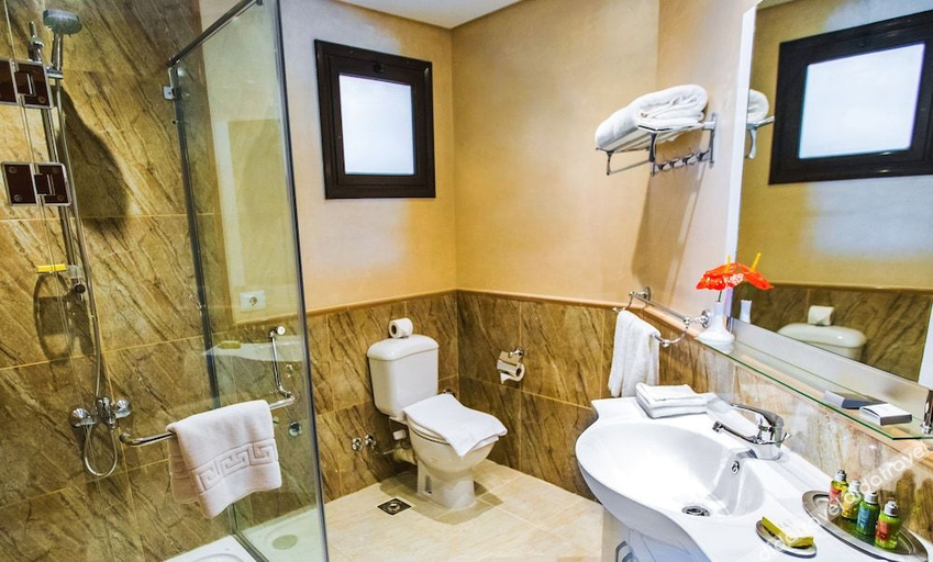 Bathroom, Sky View Suites Hotel, Al-Ghurdaqah