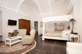 Others 5, Hotel I Somaschi, Cuneo