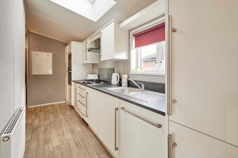 Others 5, Lakeshore Lodge with Hot Tub, East Riding of Yorkshire