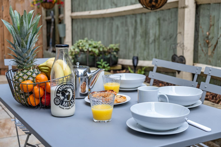 Food & Drinks 4, Cosy 2 bed cotswold cottage, close to amenities., Gloucestershire