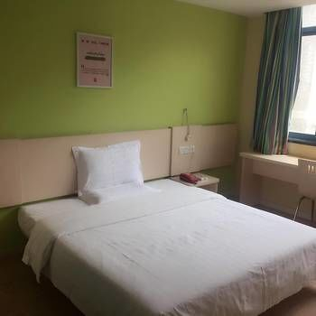 Guestroom 2, 7 Days Inn, Zhenjiang
