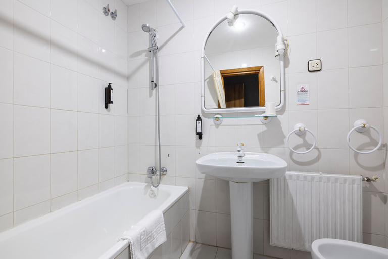 Bathroom 4, HOSTAL LOS VALLES, Huesca