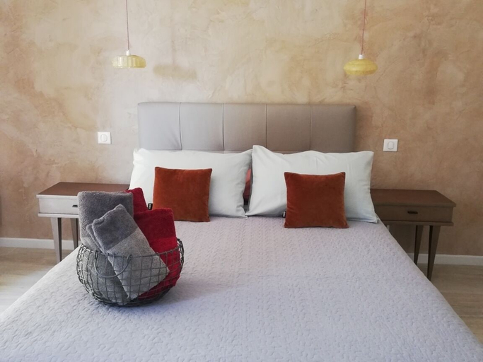 Bedroom 3, Les Perluètes, Lot