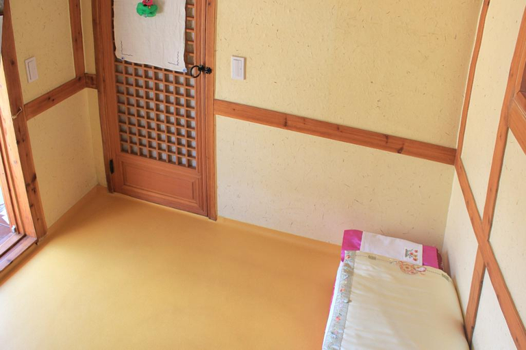 Others 4, Hanulgiwa Hanok Stay, Jeonju