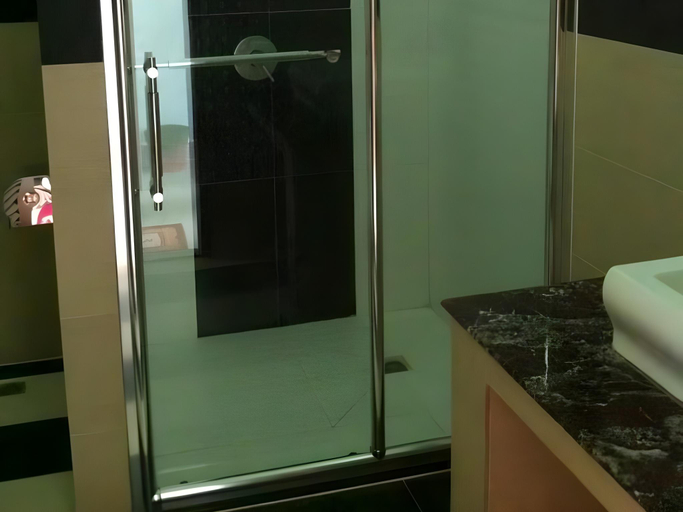 Bathroom 2, Kep Seaside Guesthouse, Kaeb
