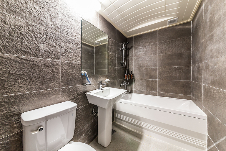 Bathroom 3, Bucheon Boutique Donkey Hotel, Gangseo