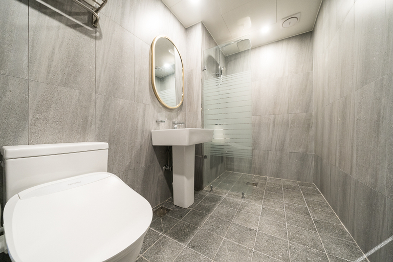 Bathroom 2, Brown Dot Incheon Juan Branch, Nam