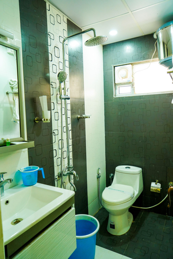 Bathroom 4, Oriental Grand, The Nilgiris