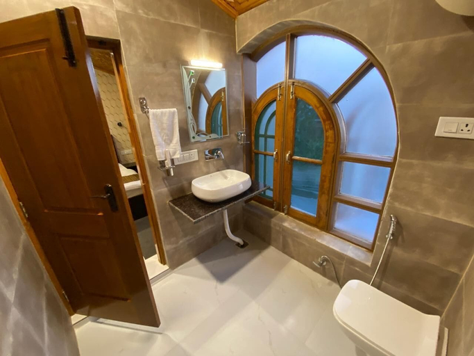 Bathroom 4, Deswal Hotel, Rohtak