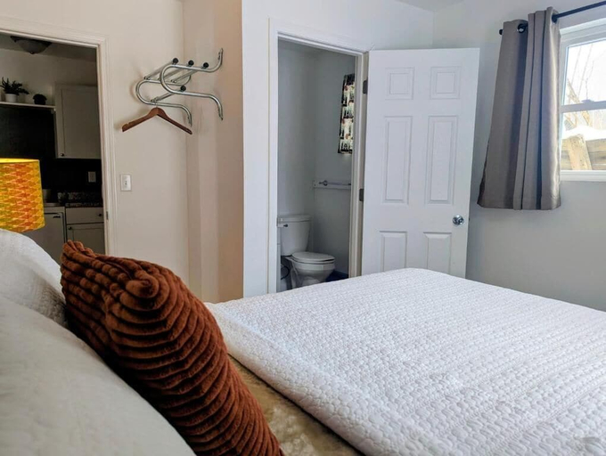 Bedroom 3, Scotty's Motel, Alger