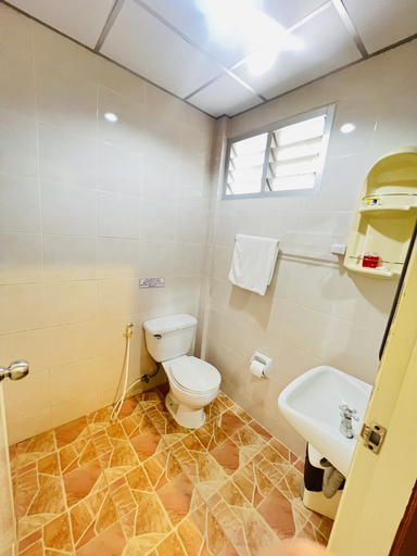 Bathroom 4, Omaya Guest House, Phuket Island