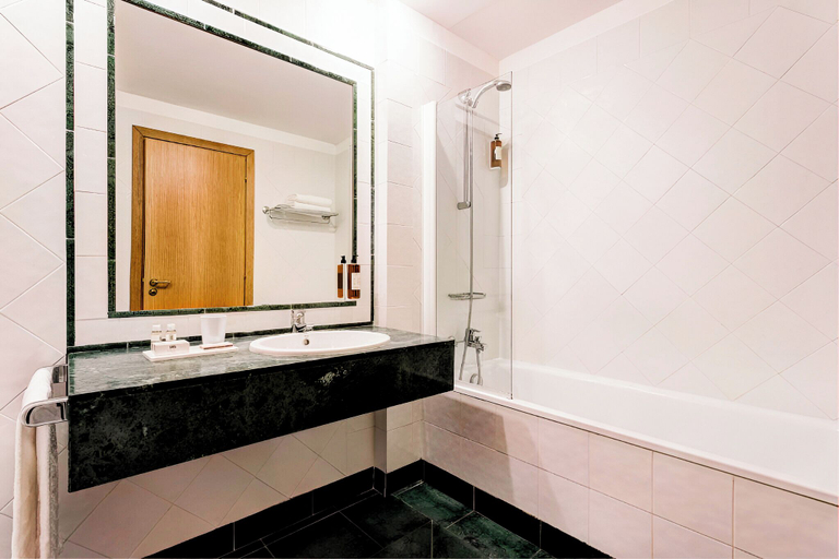 Bathroom 5, Hotiday Arenzano Pineta, Genova