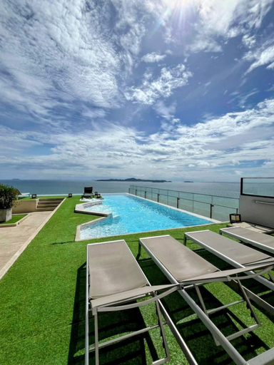 Sport & Beauty 2, Pattaya Ocean view Room in Andromeda Seaview Condo Phratamnak Hill, Pattaya