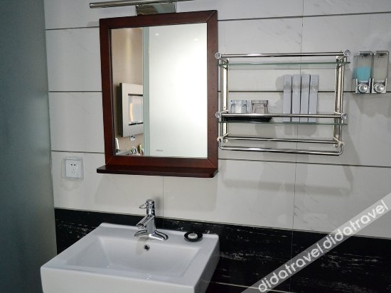 ��他, Balaga Hotel, Zhumadian