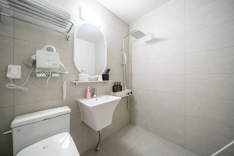 Bathroom 3, Changwon Sangnam-dong Q, Changwon