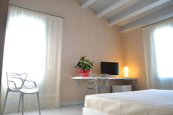 Others 5, Relais Casina Miregia, Agrigento