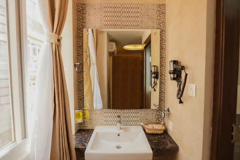 Bathroom 3, Flying Yak Hotel - Hostel, Bagmati