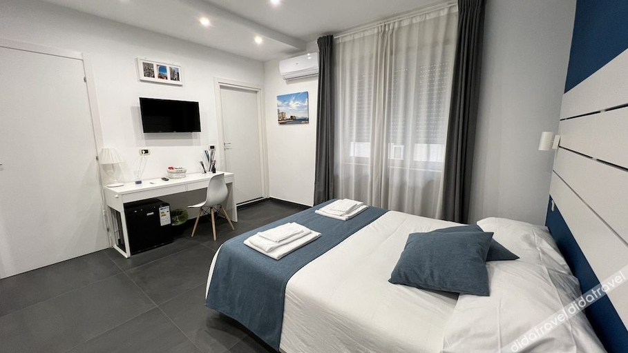 Others 3, Soave Rooms, Napoli