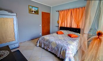 Others 1, Villamir B&B, Savona