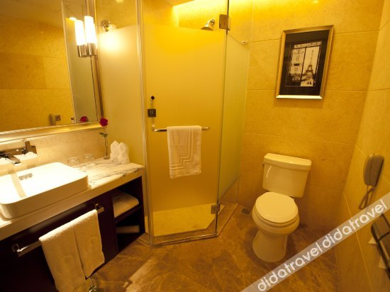 ��他, Piaget Hotel, Hefei