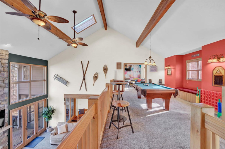 Room 3, Mins2 Jfbb Split Rock With Hot Tub and Game Room, Carbon