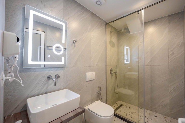 Bathroom 5, Eos ApartHotel, Sarandës