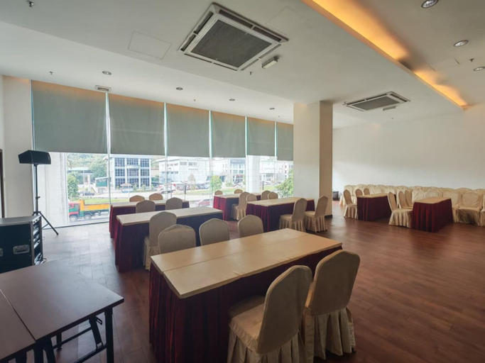 Food & Drinks 5, S. DAMANSARA HOTEL, Petaling Jaya
