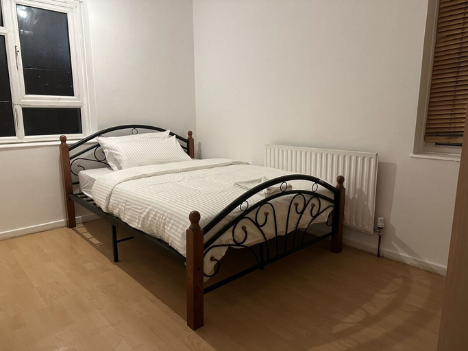 Others 2, Tran UK Homestay, London