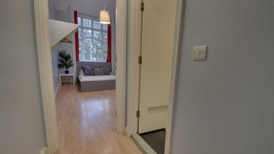 Others 2, Astor Hyde Park – 18 to 40 years, London
