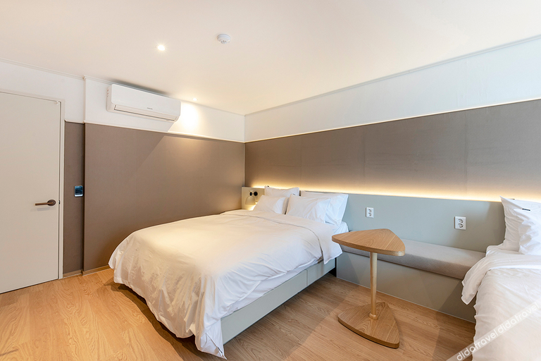 豪华双床房（双���床x 2）, Yeosu Hakdong YAJA, Yeosu