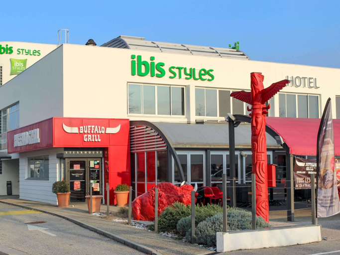 Exterior & Views 2, ibis Styles Crolles Grenoble A41, Isère