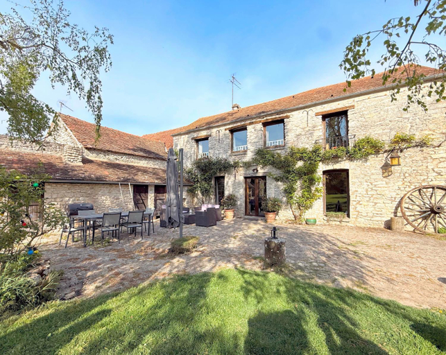 Exterior & Views 3, La Fauconnerie Du Roy, Yvelines