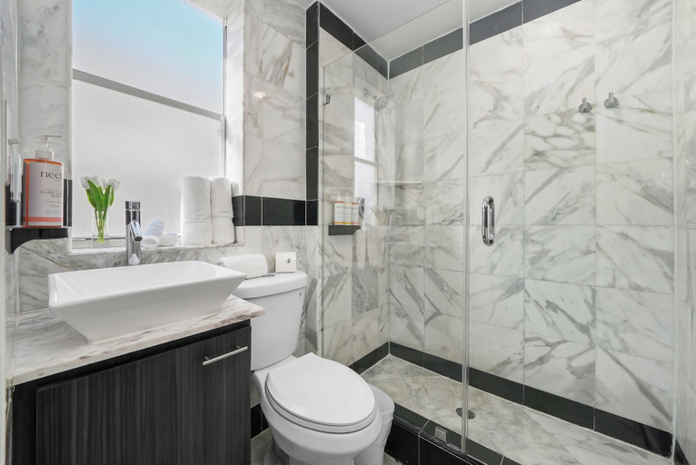 Bathroom 5, Hotel Shelley, Miami-Dade
