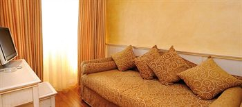 Others 4, Hotel Regina, Savona