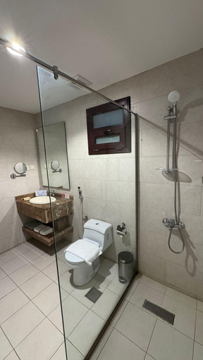Bathroom 5, Continent Hotel Al Uqayr, Al Ahsa