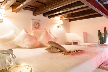 Others 3, Colosseo Luxury Apartment, Rome