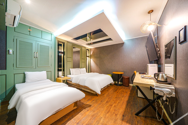 Bedroom 2, Suwon City Hall Station Block 24, Suwon