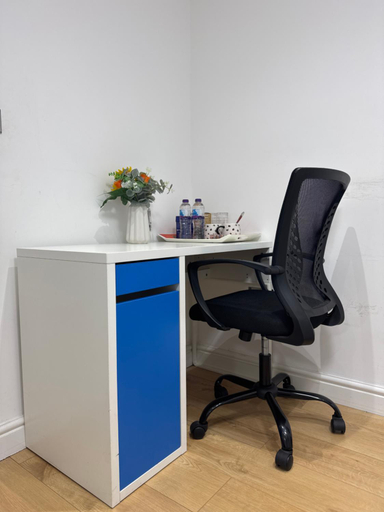 Others 4, Room with en-suite facilities, Surrey