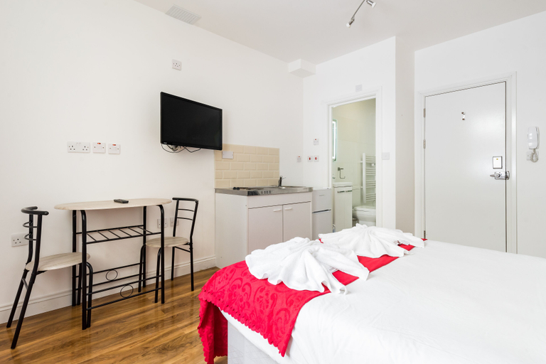 Bedroom 2, Aldgate City Apartments, London